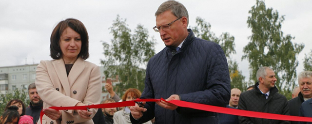 Бурков в День знаний открыл новый парк на окраине Омска